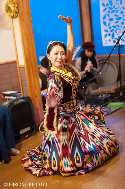 ウズベキスタンの踊り_186s